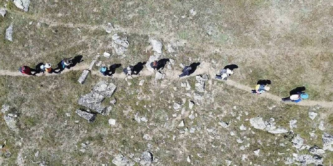 18 km’lik zorlu tırmanışın ardından zirveye ulaşılıyor! Doğu Karadeniz’in saklı cenneti unutulmaz anlar yaşatıyor 2